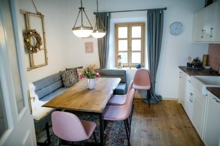 Apartment Aussee- Beletage Salzherrenhof- Kueche, Wlan, Netflix Bad Aussee Esterno foto