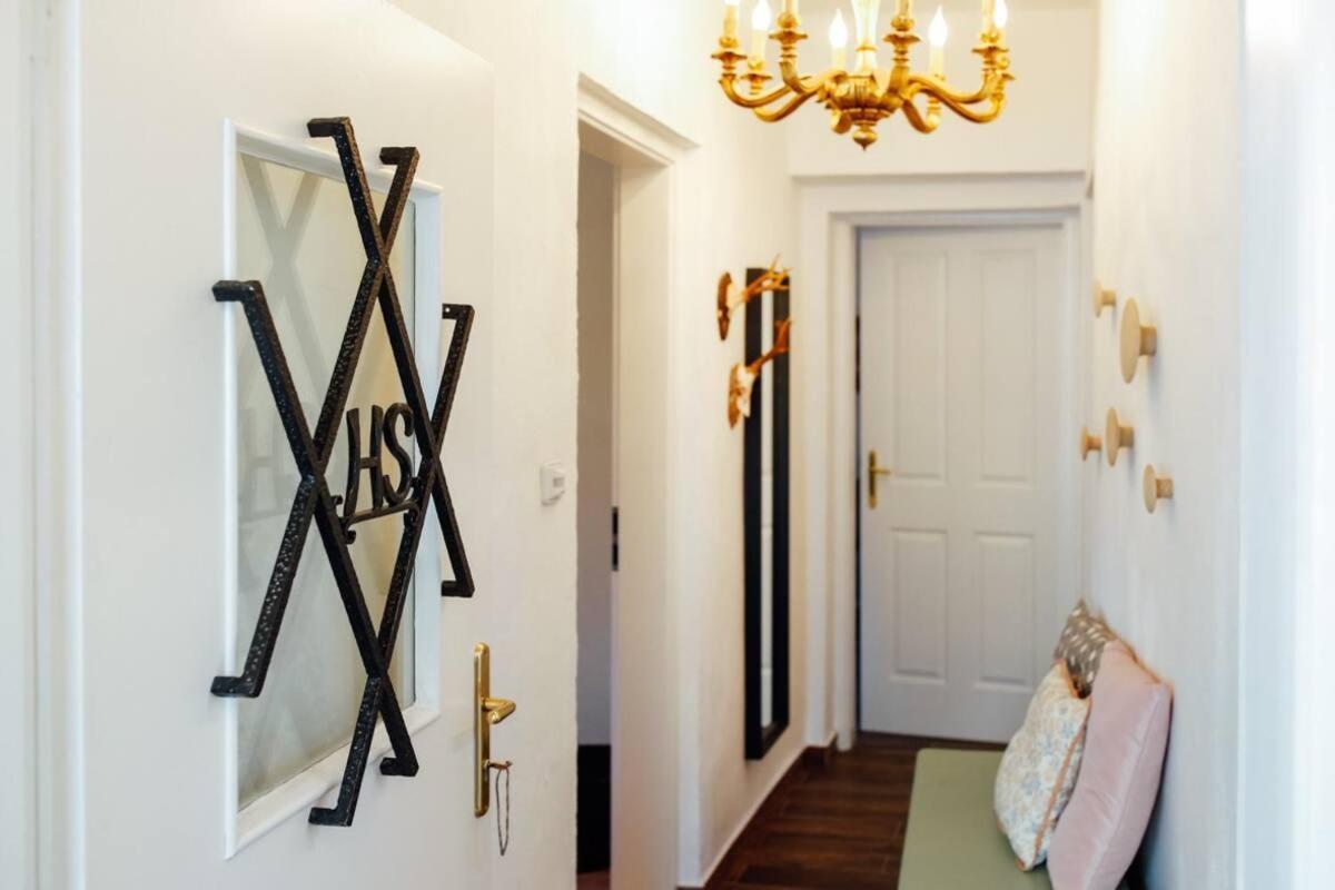 Apartment Aussee- Beletage Salzherrenhof- Kueche, Wlan, Netflix Bad Aussee Esterno foto